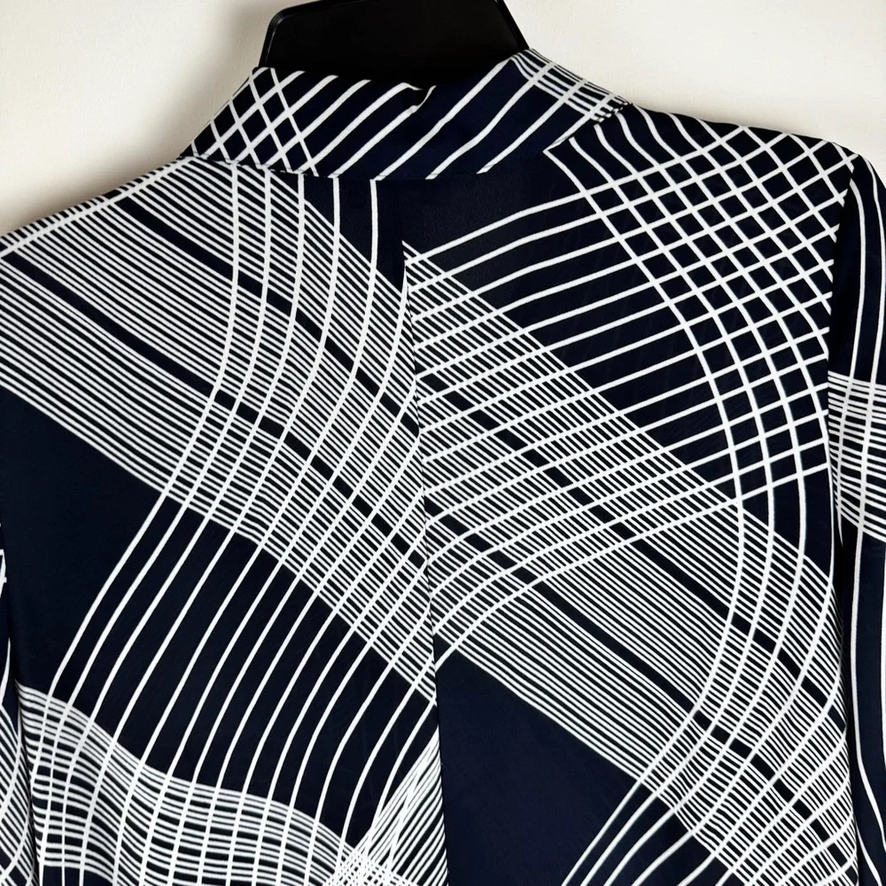 Carmen Marc Valvo Navy and White Button Down Abstract Blouse Uneven Hem ~ Small - Picture 7 of 11